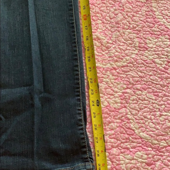 Levis Perfectly Slimming jeans - Picture 6 of 6